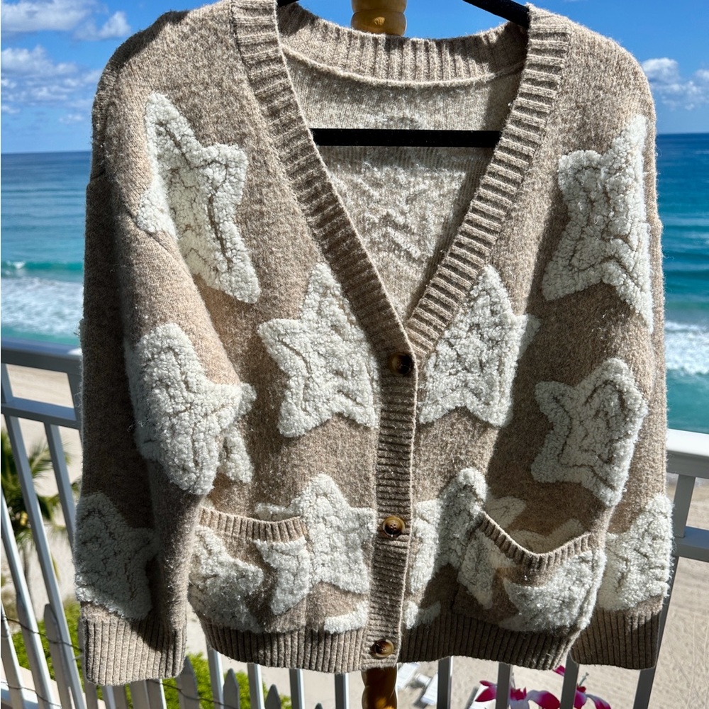 Cozy Star Patterned of Beige and White Cardigan - Picture 3 of 5